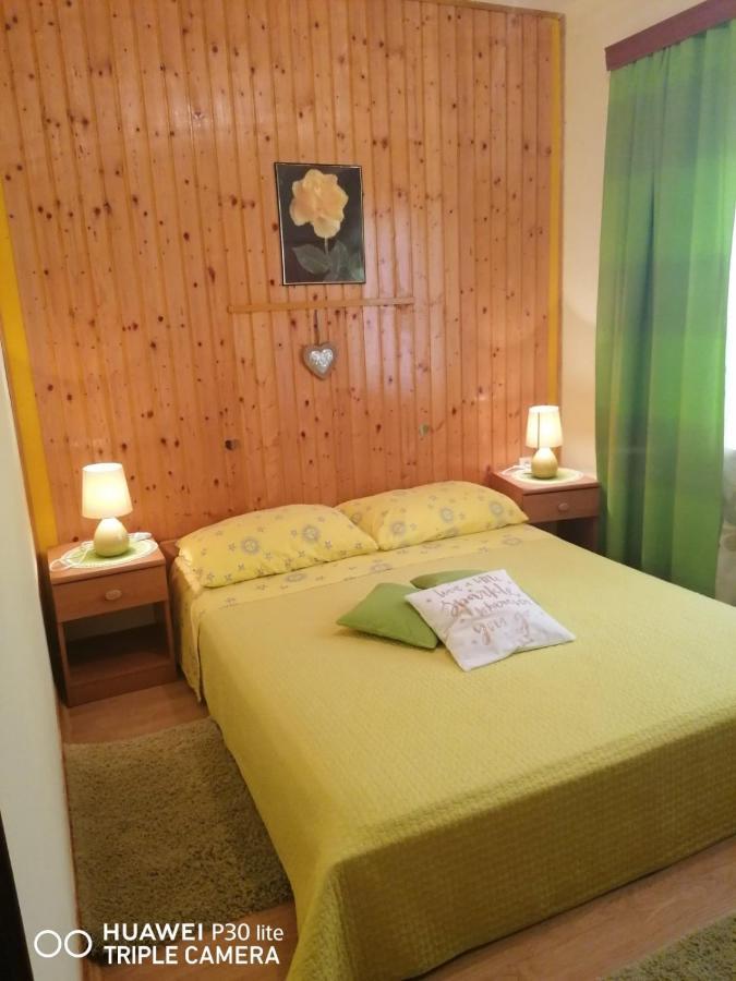 Apartmani Zute Račišće Zewnętrze zdjęcie